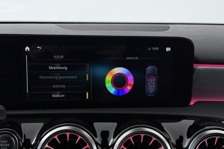Mercedes-Benz A-Klasse 180 Business Solution AMG (PANORAMADAK, STOELVERWARMING, CAMERA, SFEERVERLICHTING, ELEKTR