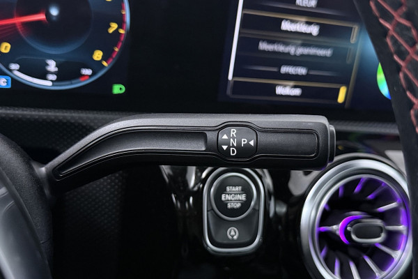 Mercedes-Benz CLA-Klasse 200 Business Solution AMG (PANORAMADAK, STOELVERWARMING, SFEERVERLICHTING, CAMERA, CRUISE