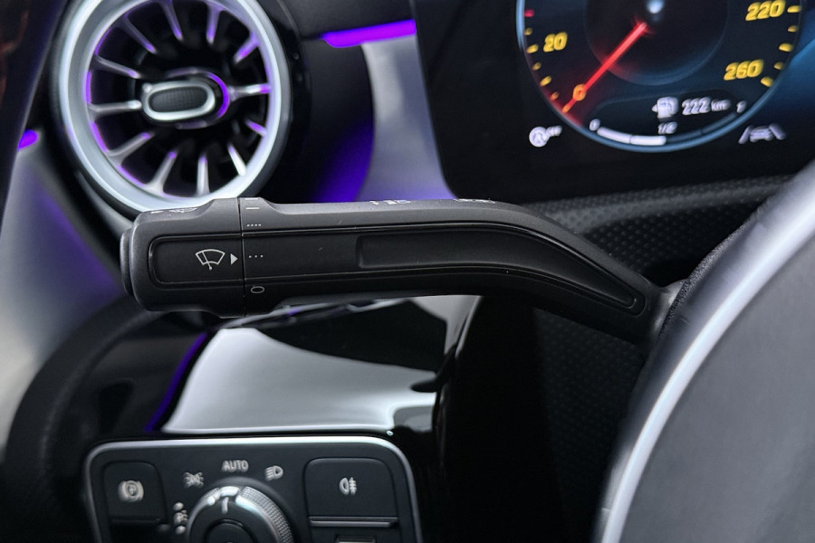 Mercedes-Benz CLA-Klasse 200 Business Solution AMG (PANORAMADAK, STOELVERWARMING, SFEERVERLICHTING, CAMERA, CRUISE