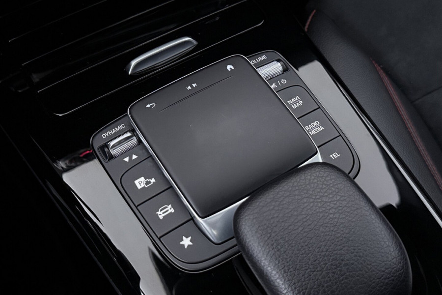 Mercedes-Benz CLA-Klasse 200 Business Solution AMG (PANORAMADAK, STOELVERWARMING, SFEERVERLICHTING, CAMERA, CRUISE