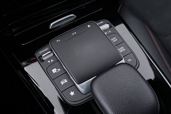 Mercedes-Benz CLA-Klasse 200 Business Solution AMG (PANORAMADAK, STOELVERWARMING, SFEERVERLICHTING, CAMERA, CRUISE