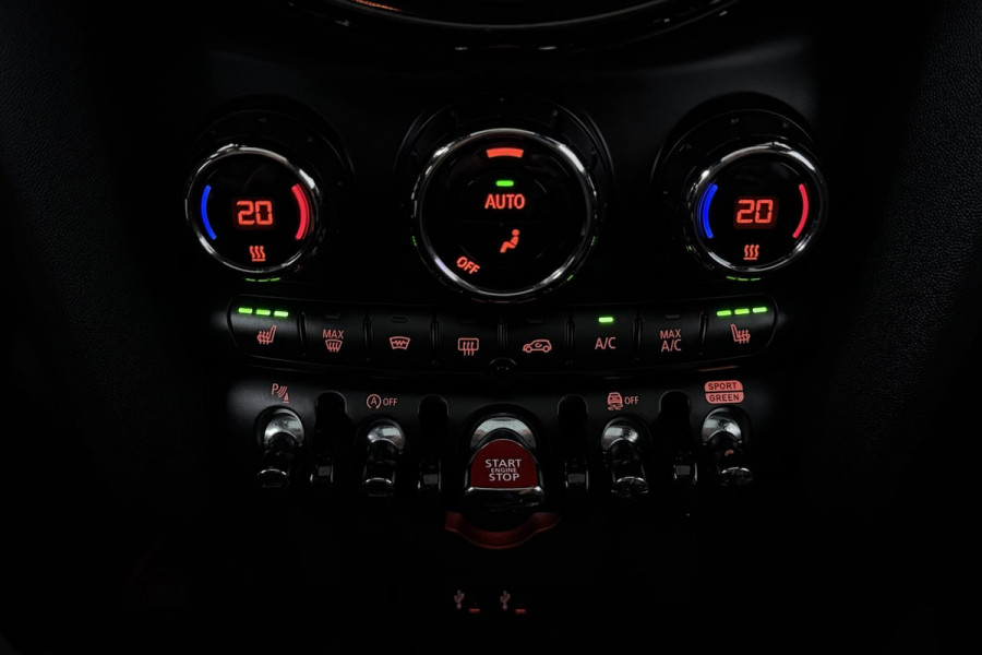 MINI 5-deurs 1.5 Cooper Chili (PANORAMADAK, STOELVERWARMING, H/K AUDIO, DEALER ONDERHOUDEN)