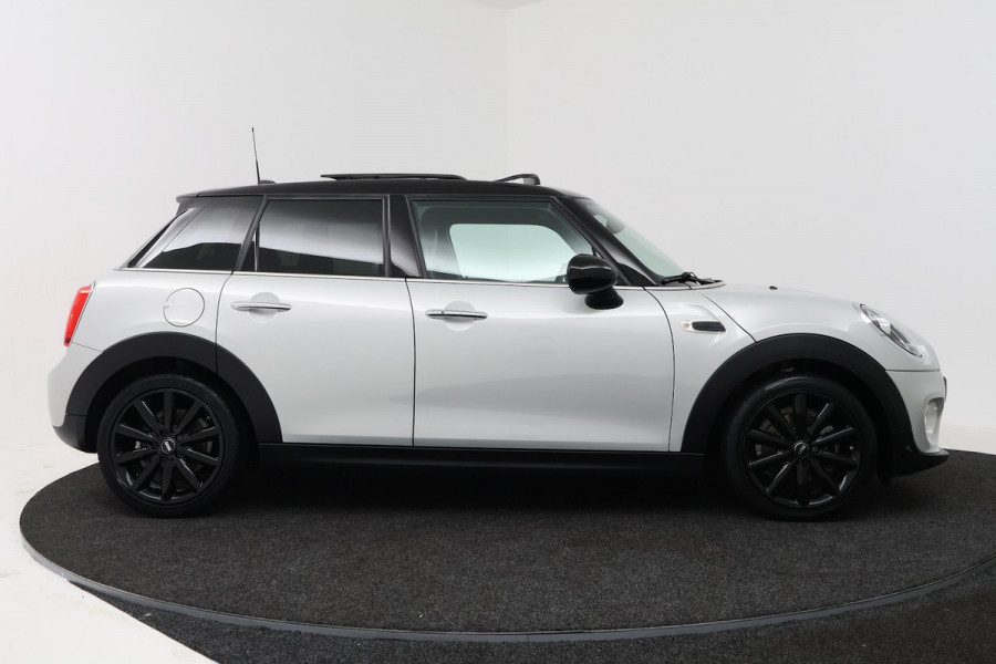 MINI 5-deurs 1.5 Cooper Chili (PANORAMADAK, STOELVERWARMING, H/K AUDIO, DEALER ONDERHOUDEN)
