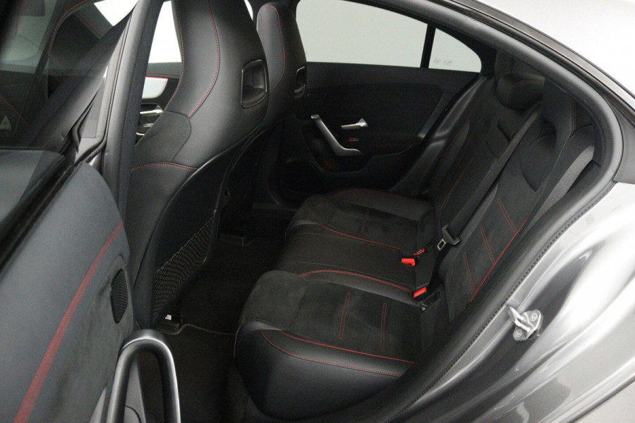 Mercedes-Benz CLA-Klasse 200 Business Solution AMG (PANORAMADAK, SFEERVERLICHTING, STOELVERWARMING, 1e EIGENAAR, GO