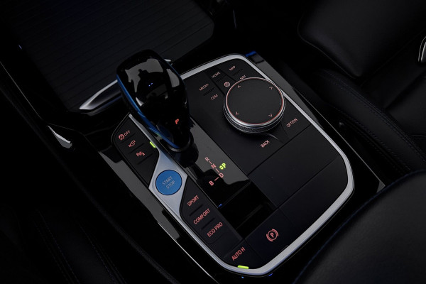 BMW iX3 High Executive 80 kWh SOH 95% (PANORAMADAK, TREKHAAK, H&K AUDIO, CRUISE ADAPTIEF, CAMERA,