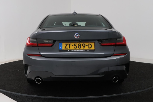 BMW 3-serie 320i High Executive Edition (STOELVERWARMING, CAMERA, PDC, SFEERVERLICHTING, TREKHAAK AFNE