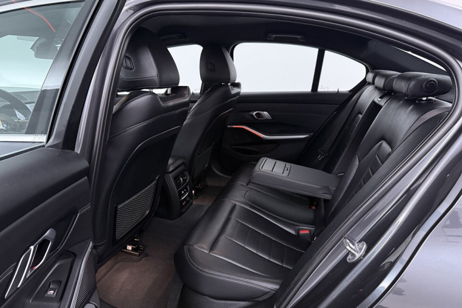 BMW 3-serie 320i High Executive Edition (STOELVERWARMING, CAMERA, PDC, SFEERVERLICHTING, TREKHAAK AFNE