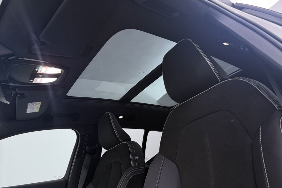 Volvo XC40 Recharge Ultimate 70 kWh SOH 92, 5% (PANORAMADAK, STUUR-/STOELVERWARMING, 360 CAMERA, DEAL