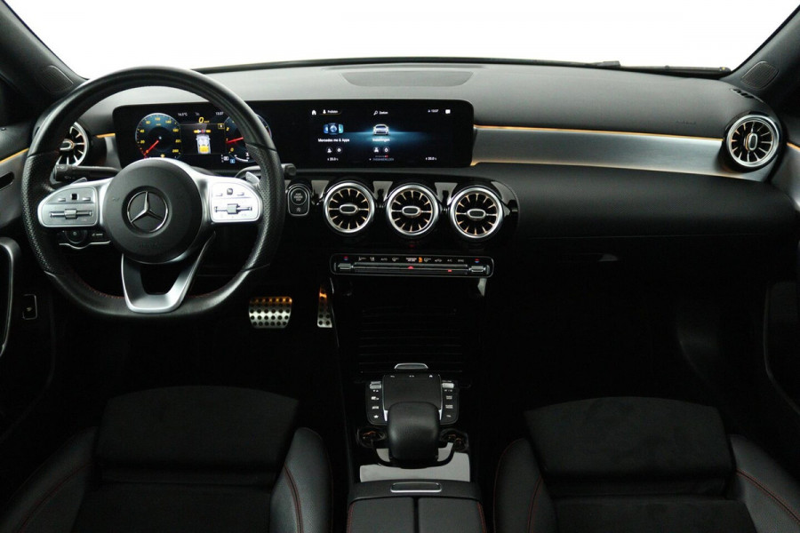Mercedes-Benz A-Klasse 200 Business Solution AMG (PANORAMADAK, STOELVERWARMING, ACHTERUITRIJCAMERA, SFEERVERLICHT