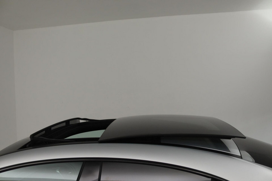 Mercedes-Benz CLA-Klasse 200 Business Solution AMG (PANO, TREKHAAK WEGKLAPBAAR, SFEERVERLICHTING, STOELVERWARMIN)
