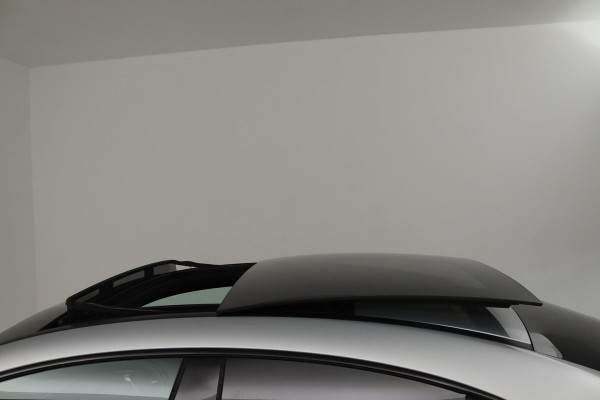 Mercedes-Benz CLA-Klasse 200 Business Solution AMG (PANO, TREKHAAK WEGKLAPBAAR, SFEERVERLICHTING, STOELVERWARMIN)