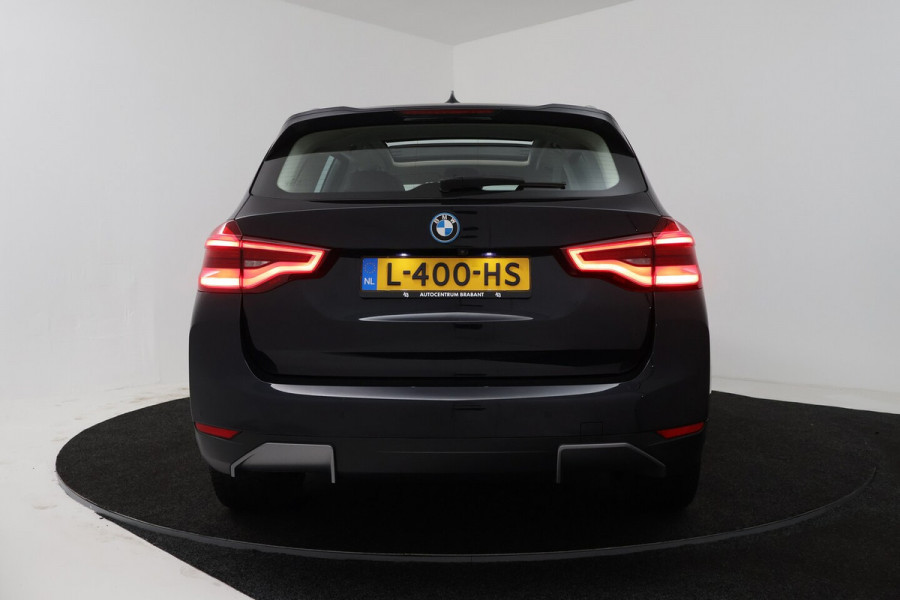 BMW iX3 Executive 80 kWh SOH 96% (PANORAMADAK, SFEERVERLICHTING, ADAPTIVE CRUISE, AUTOPILOT, STOEL