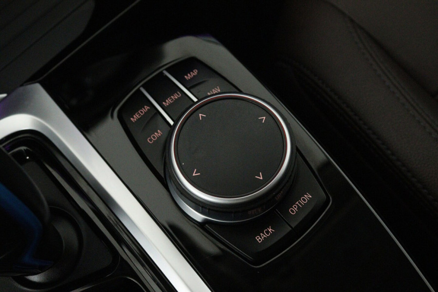 BMW iX3 Executive 80 kWh SOH 96% (PANORAMADAK, SFEERVERLICHTING, ADAPTIVE CRUISE, AUTOPILOT, STOEL