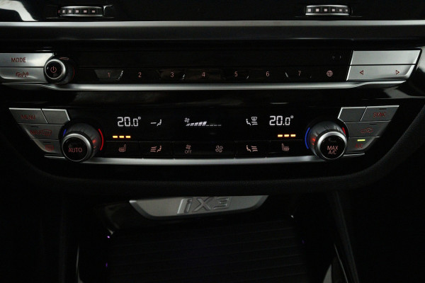 BMW iX3 Executive 80 kWh SOH 96% (PANORAMADAK, SFEERVERLICHTING, ADAPTIVE CRUISE, AUTOPILOT, STOEL