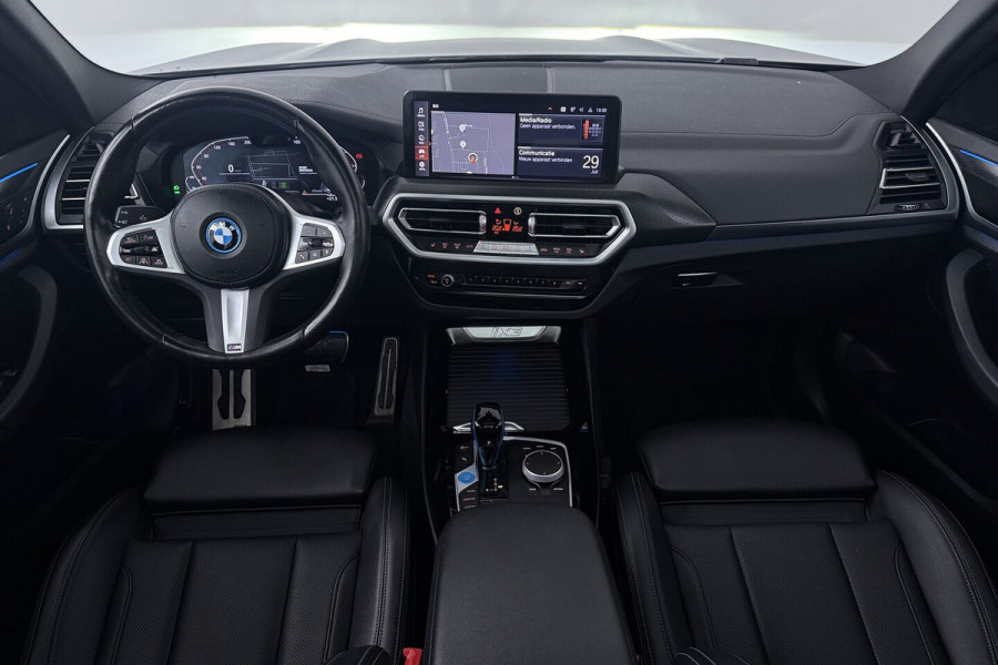 BMW iX3 Executive 80 kWh SOH 100% (PANORAMADAK, CAMERA, SFEERVERLICHTING, STOELVERWARMING, ELEKTR