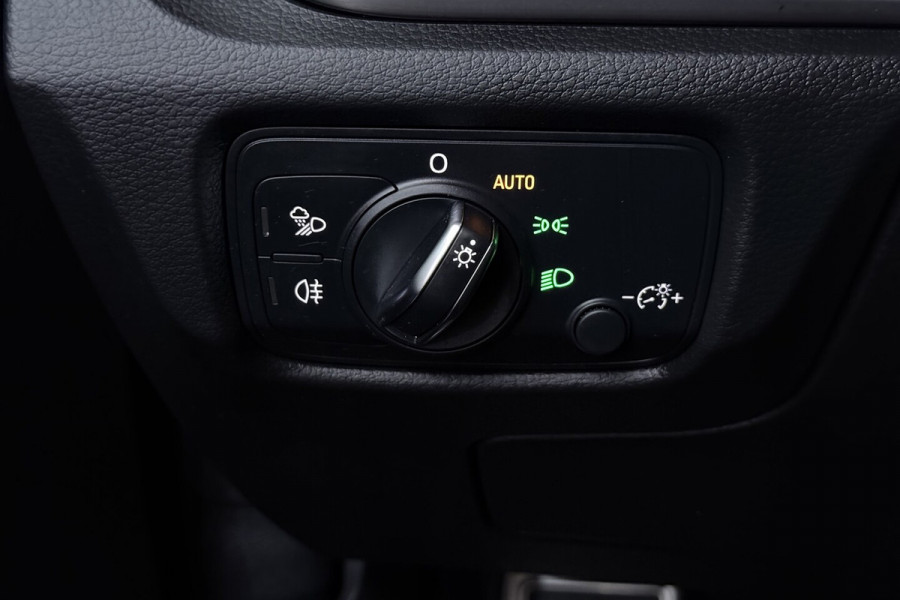 Audi A3 Limousine 35 TFSI CoD Advance Sport Automaat (VIRTUAL COCKPIT, STOELVERWARMING, ADAPTIVE CRUISE, PAR