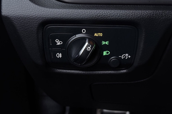 Audi A3 Limousine 35 TFSI CoD Advance Sport Automaat (VIRTUAL COCKPIT, STOELVERWARMING, ADAPTIVE CRUISE, PAR