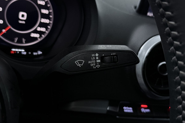Audi A3 Limousine 35 TFSI CoD Advance Sport Automaat (VIRTUAL COCKPIT, STOELVERWARMING, ADAPTIVE CRUISE, PAR