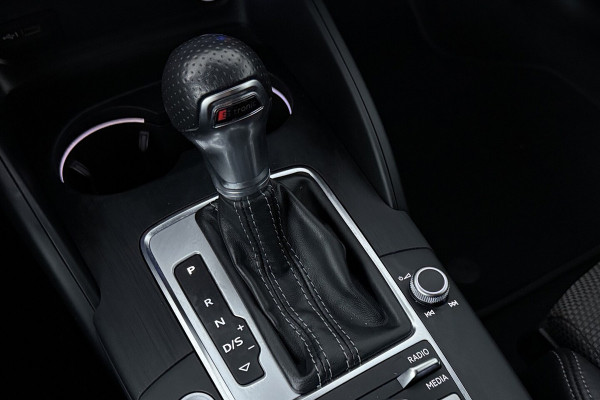 Audi A3 Limousine 35 TFSI CoD Advance Sport Automaat (VIRTUAL COCKPIT, STOELVERWARMING, ADAPTIVE CRUISE, PAR