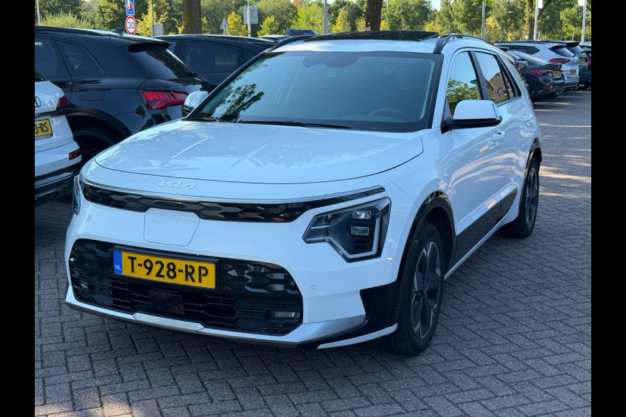 Kia Niro EV DynamicPlusLine 64.8 kWh / SoH 98,2% / Trekhaak / Schuifdak / Leder / Keyless / Harman Kardon / 17'' / Stoel+Stuurverwarming / Dodehoek / DAB / ACC