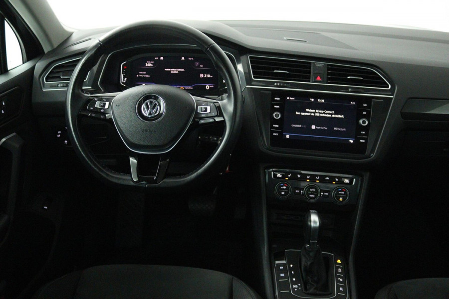 Volkswagen Tiguan 1.5 TSI ACT Highline (PANORAMADAK, DIGITALE COCKPIT, ACHTERUITRIJCAMERA, STOELVERWARMING,