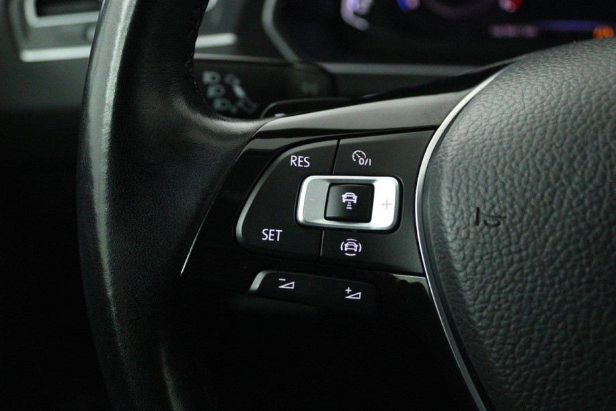 Volkswagen Tiguan 1.5 TSI ACT Highline (PANORAMADAK, DIGITALE COCKPIT, ACHTERUITRIJCAMERA, STOELVERWARMING,