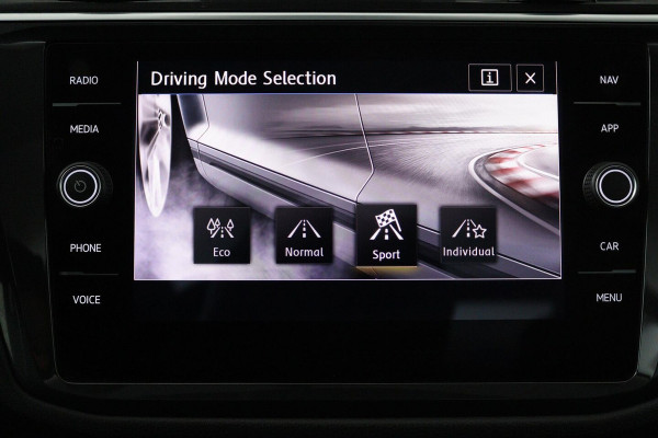 Volkswagen Tiguan 1.5 TSI ACT Highline (PANORAMADAK, DIGITALE COCKPIT, ACHTERUITRIJCAMERA, STOELVERWARMING,
