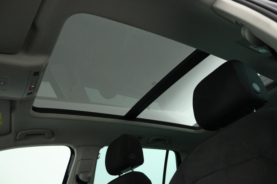 Volkswagen Tiguan 1.5 TSI ACT Highline (PANORAMADAK, DIGITALE COCKPIT, ACHTERUITRIJCAMERA, STOELVERWARMING,