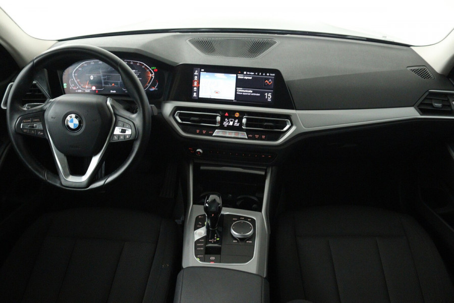 BMW 3 Serie 318i Executive Edition (NAVIGATIE, CARPLAY, LED, DEALER ONDERHOUDEN)