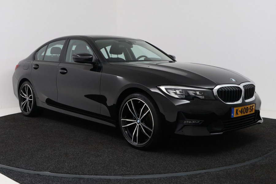 BMW 3 Serie 318i Executive Edition (NAVIGATIE, CARPLAY, LED, DEALER ONDERHOUDEN)