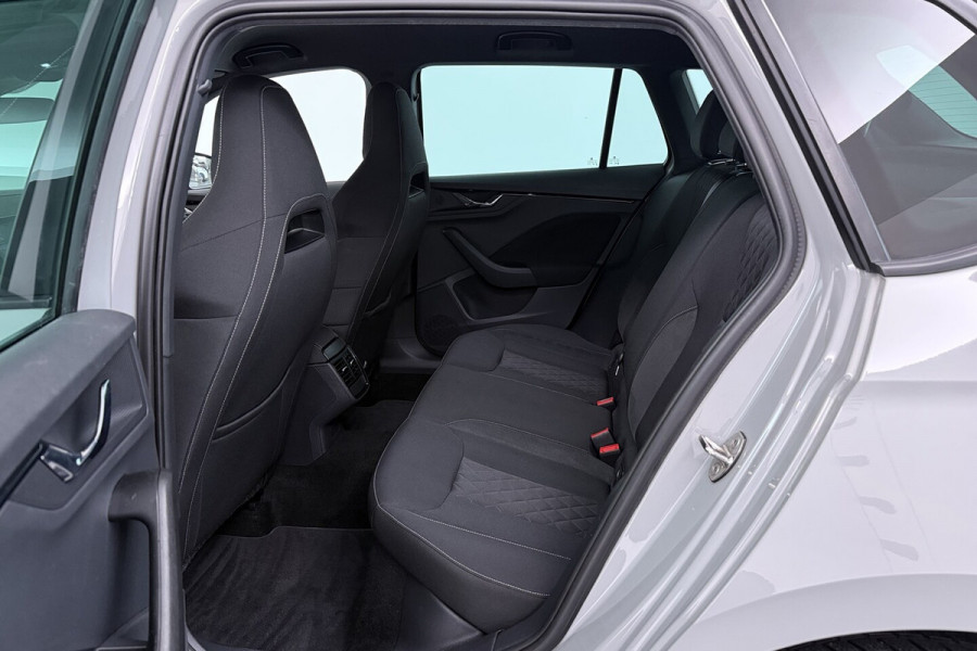 Škoda Kamiq 1.0 TSI Sport Business (PARKEERSENSOREN, CRUISE CONTROL, BLUETOOTH)