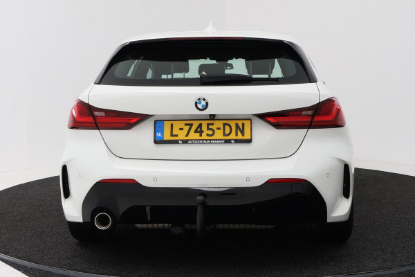 BMW 1-serie 118i High Executive (TREKHAAK, CAMERA, SFEERVERLICHTING, DEALER ONDERHOUDEN)