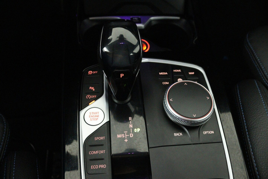 BMW 1-serie 118i High Executive (TREKHAAK, CAMERA, SFEERVERLICHTING, DEALER ONDERHOUDEN)