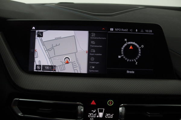 BMW 1-serie 118i High Executive (TREKHAAK, CAMERA, SFEERVERLICHTING, DEALER ONDERHOUDEN)
