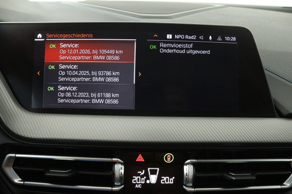 BMW 1-serie 118i High Executive (TREKHAAK, CAMERA, SFEERVERLICHTING, DEALER ONDERHOUDEN)