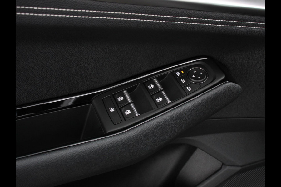Renault Austral 1.3 Mild Hybrid 160 X-Tronic Climate control Cruise Control adaptief Panorama dak LED Navigatie Sfeerverlichting Elektrische achterklep Stoel + stuurverwarming 360* camera Premium audio Arkamys