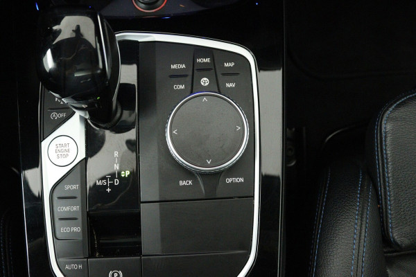 BMW 2 Serie Gran Coupé 218i Business Edition Plus (PANORAMADAK, CAMERA, SFEERVERLICHTING, STOELVERWARMING, PARKEE