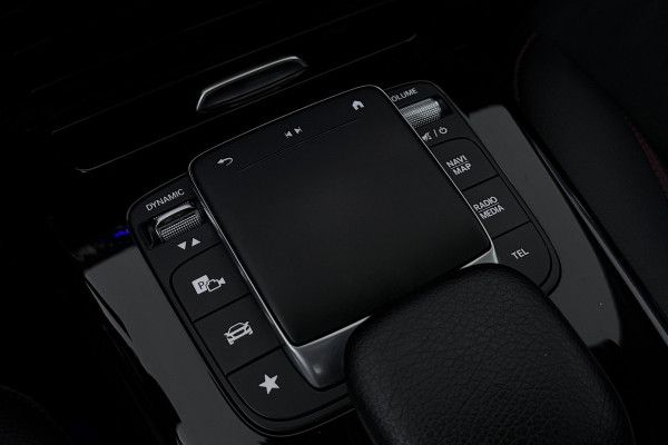 Mercedes-Benz CLA-Klasse 200 Business Solution AMG (PANORAMADAK, STOELVERWARMING, SFEERVERLICHTING, CAMERA, CRUISE