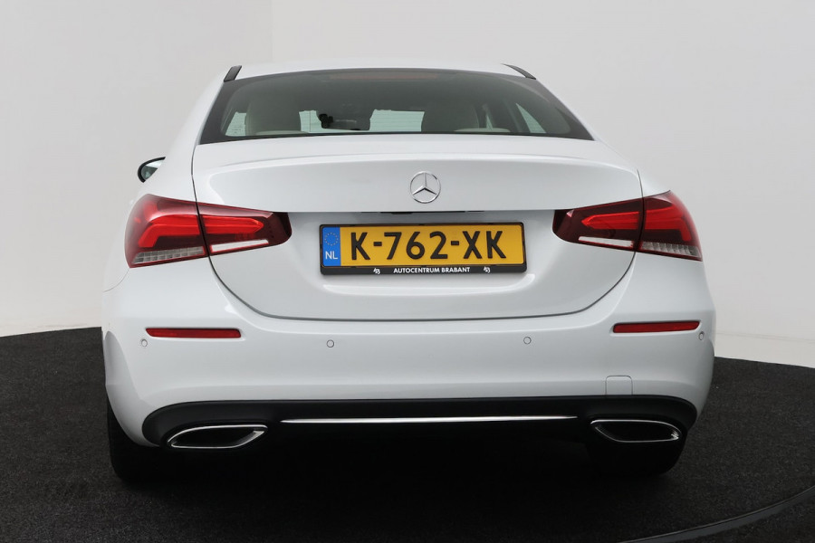 Mercedes-Benz A-Klasse 180 Business Solution Luxury (SFEERVERLICHTING, STOELVERWARMING, 1e EIGENAAR, ACHTERUITRIJ