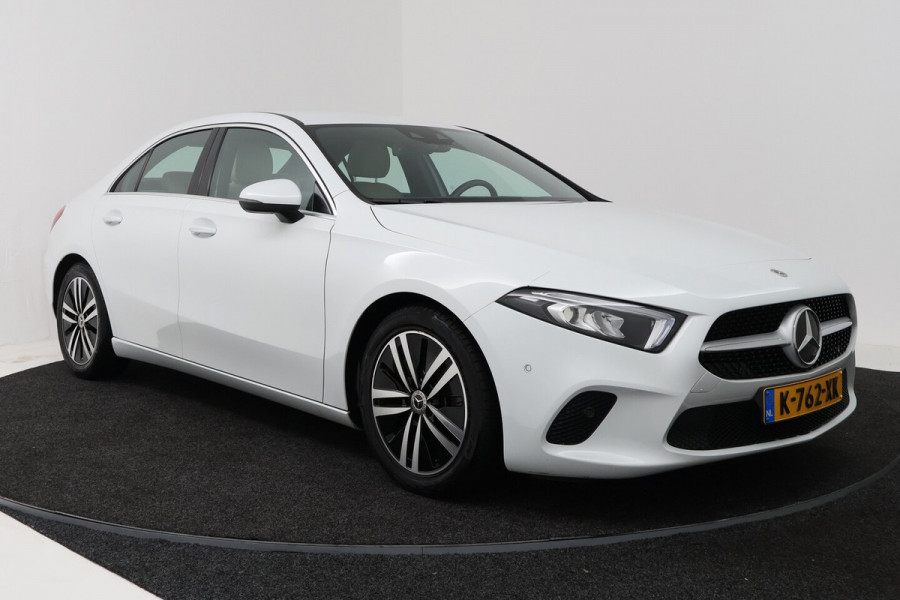 Mercedes-Benz A-Klasse 180 Business Solution Luxury (SFEERVERLICHTING, STOELVERWARMING, 1e EIGENAAR, ACHTERUITRIJ