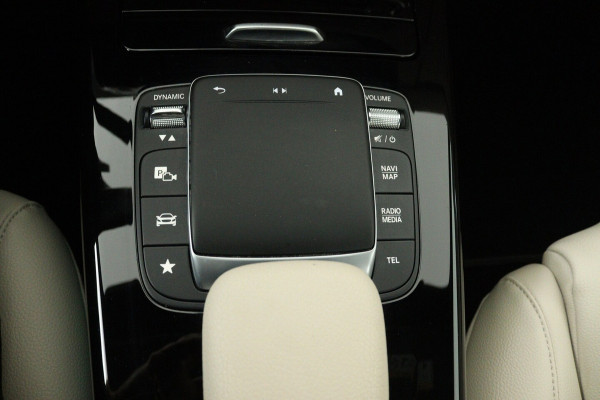 Mercedes-Benz A-Klasse 180 Business Solution Luxury (SFEERVERLICHTING, STOELVERWARMING, 1e EIGENAAR, ACHTERUITRIJ