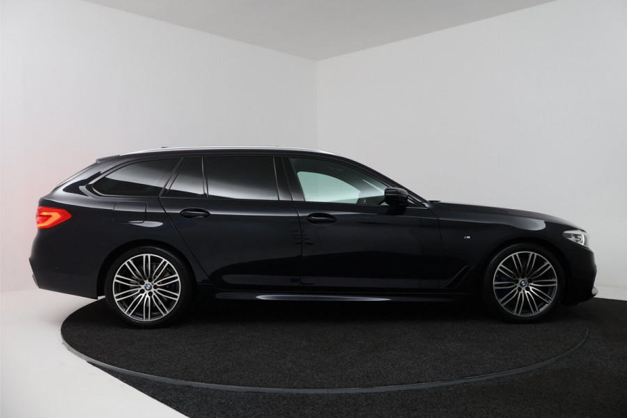BMW 5 Serie Touring 540i xDrive High Executive (PANORAMADAK, ADAPTIEVE CRUISE, SFEERVERLICHTING, DEALER ONDERH