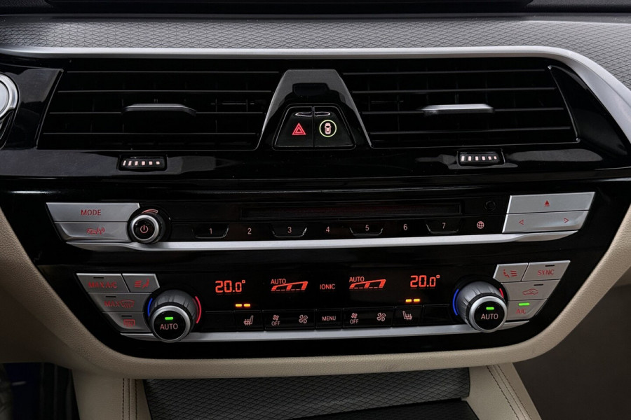 BMW 5 Serie Touring 540i xDrive High Executive (PANORAMADAK, ADAPTIEVE CRUISE, SFEERVERLICHTING, DEALER ONDERH