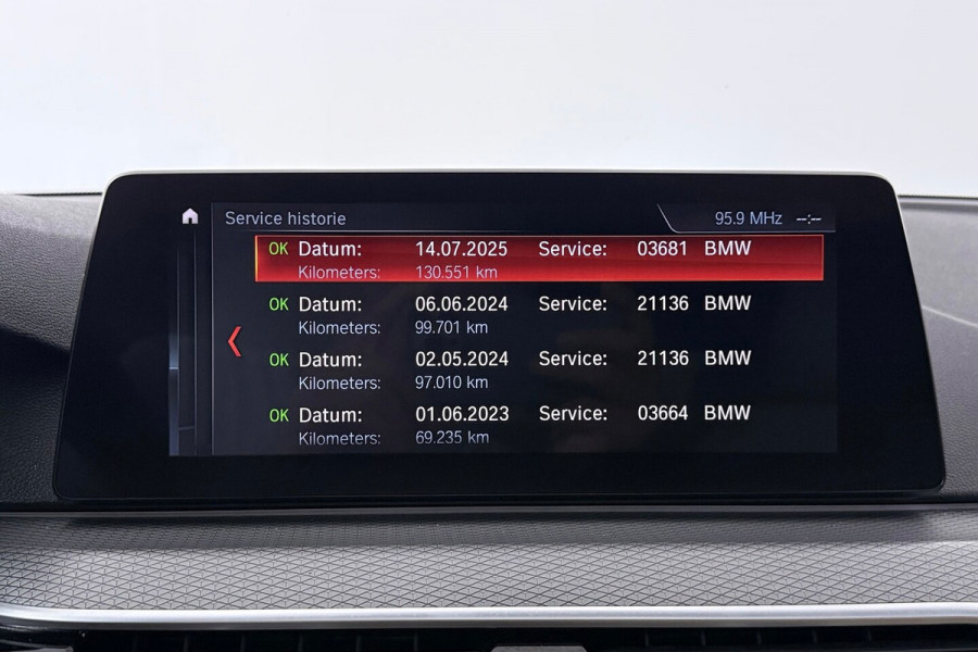 BMW 5 Serie Touring 540i xDrive High Executive (PANORAMADAK, ADAPTIEVE CRUISE, SFEERVERLICHTING, DEALER ONDERH