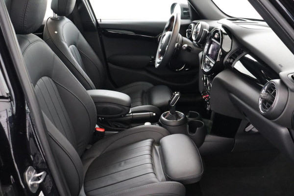 MINI Cooper S 2.0 Chili JCW Pakket (PANORAMADAK, DEALER ONDERHOUDEN, HEAD-UP, CARPLAY, NAVIGATIE, STOELV