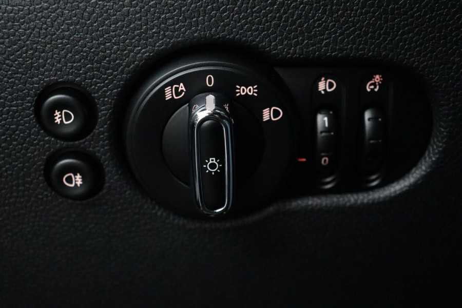 MINI Cooper S 2.0 Chili JCW Pakket (PANORAMADAK, DEALER ONDERHOUDEN, HEAD-UP, CARPLAY, NAVIGATIE, STOELV