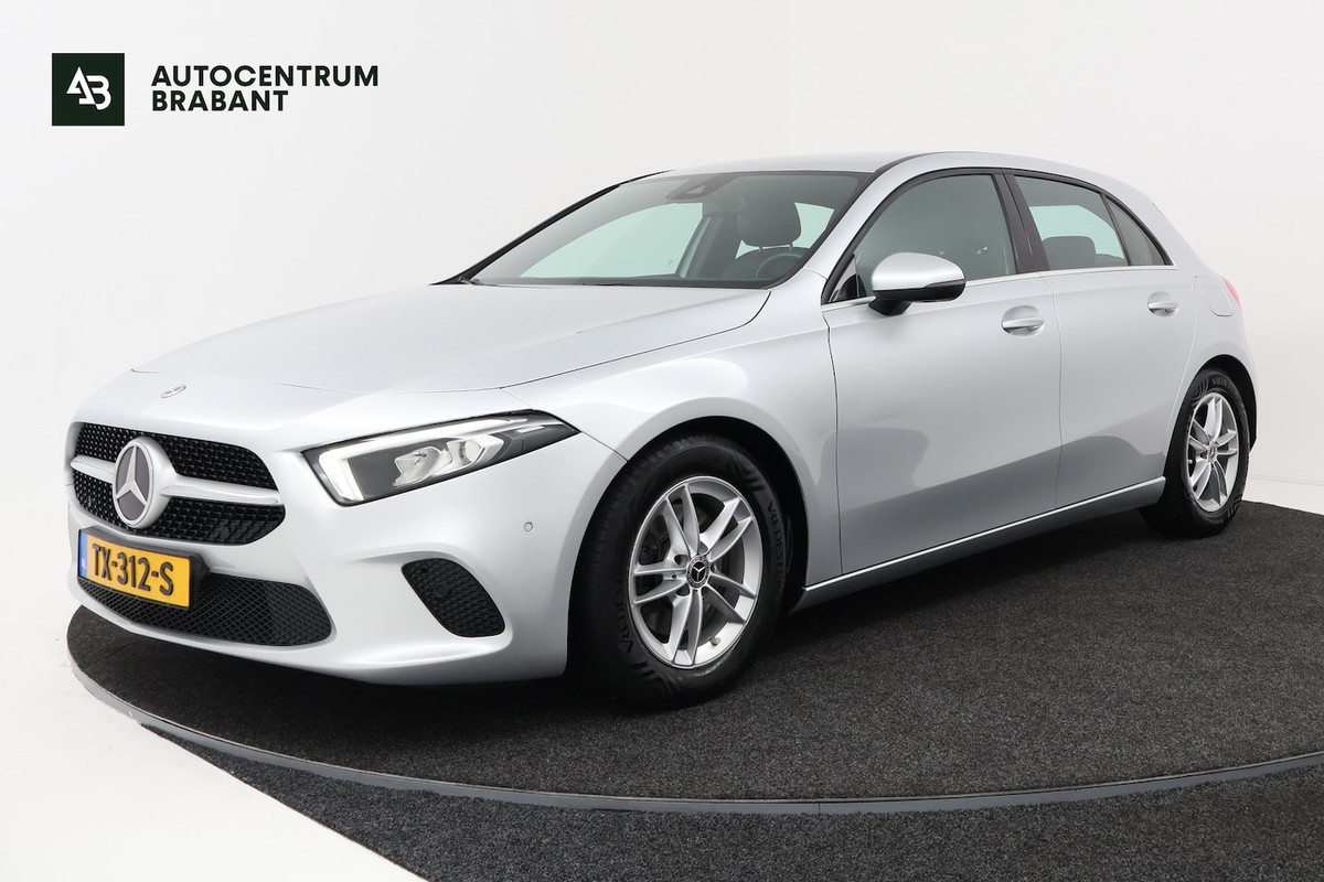 Mercedes-Benz A-Klasse 200 Business Solution Plus Upgrade (CAMERA, STOELVERWARMING, NAVIGATIE, PARKEERSENSOREN)