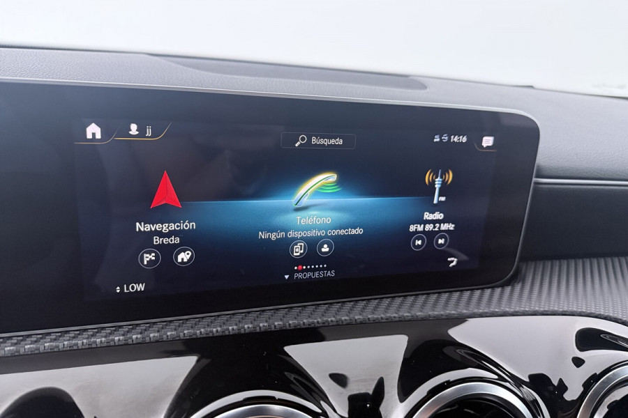 Mercedes-Benz A-Klasse 200 Business Solution Plus Upgrade (CAMERA, STOELVERWARMING, NAVIGATIE, PARKEERSENSOREN)