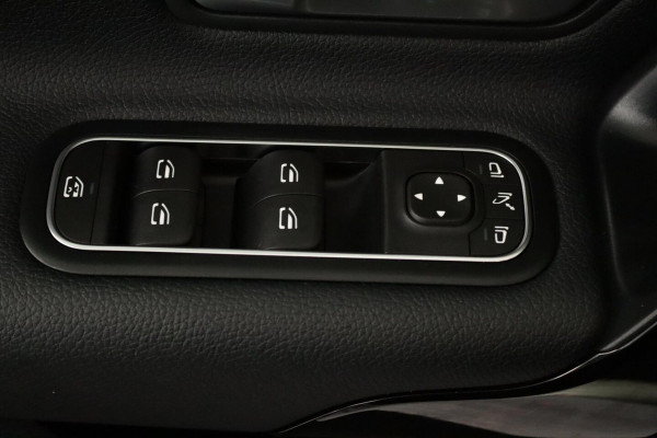 Mercedes-Benz A-Klasse 180 Business Solution (NAVIGATIE, CAMERA, STOELVERWARMING, CRUISE, PDC, NL-AUTO, GOED ONDE