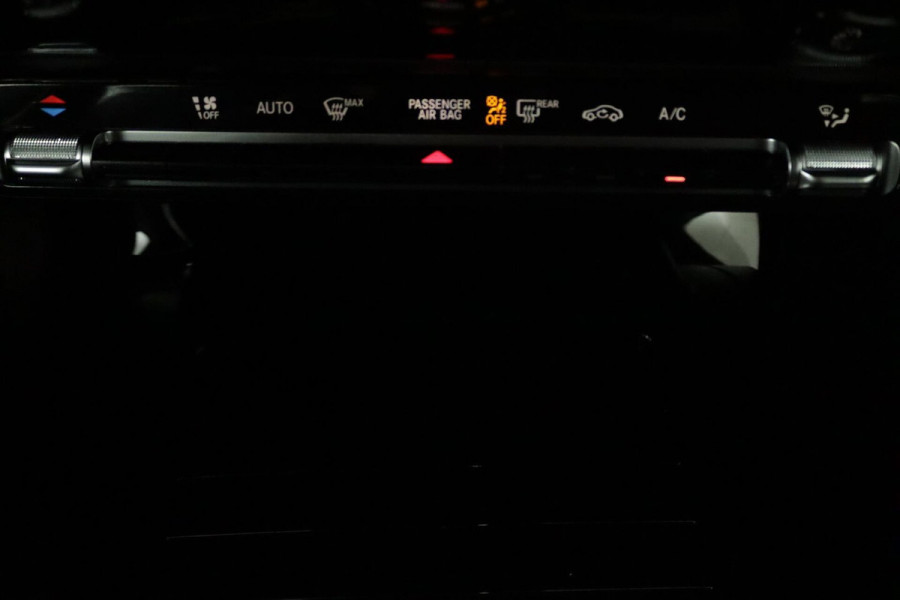 Mercedes-Benz A-Klasse 180 Business Solution (NAVIGATIE, CAMERA, STOELVERWARMING, CRUISE, PDC, NL-AUTO, GOED ONDE